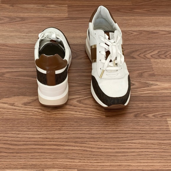 Michael Kors Mabel Trainer Platform Wedge Sneakers Size 9 1/2 White Brown & Gold - Picture 3 of 9